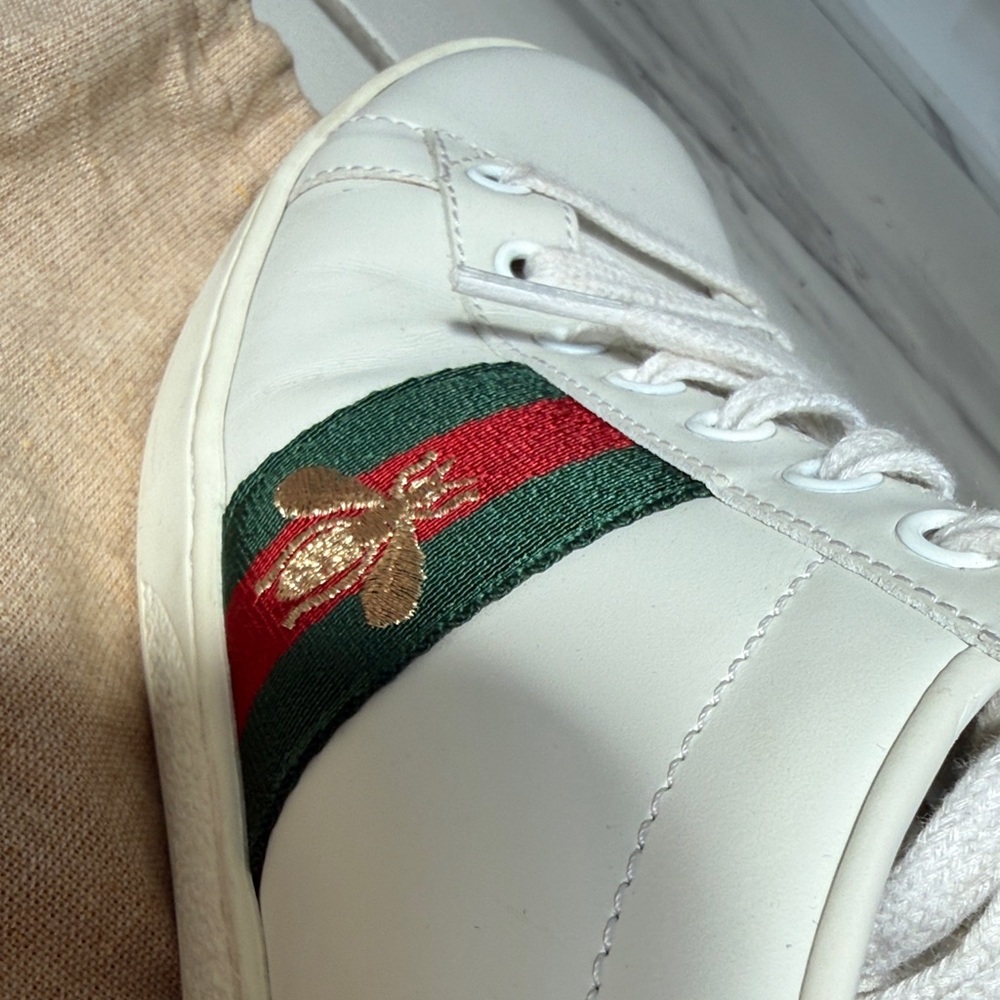 Gucci White Leather Sneakers with Red and Green Accents - Picture 8 of 11